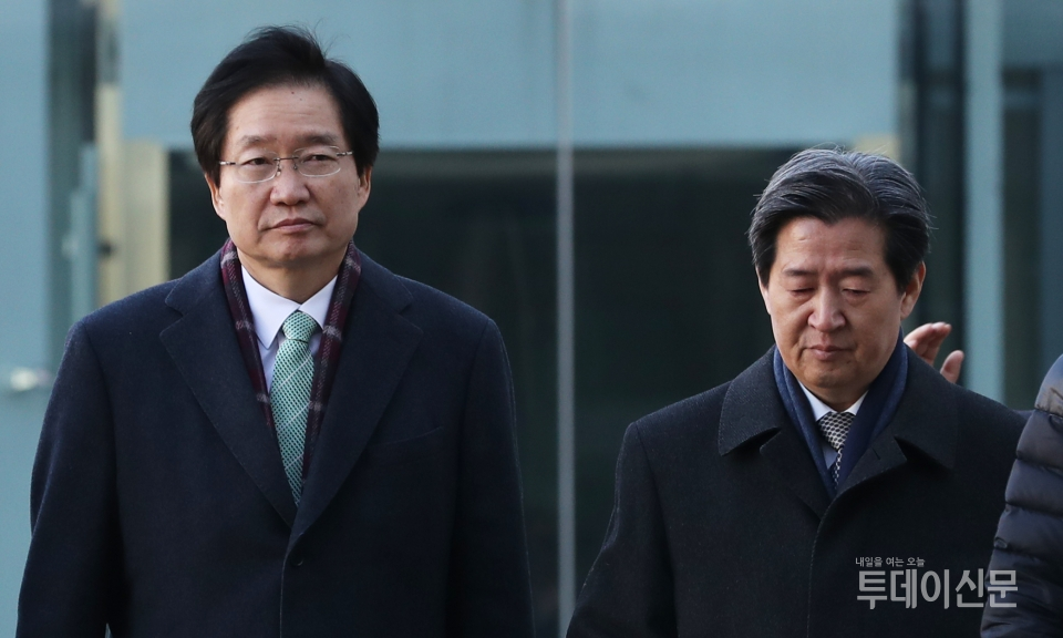 김영석 전 해양수산부 장관(왼쪽)과 윤학배 전 차관 ⓒ뉴시스