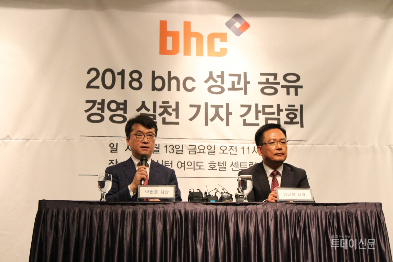 (왼쪽부터) 박현종 bhc 회장, 임금옥 bhc 대표이사 ⓒ투데이신문 전소영 기자