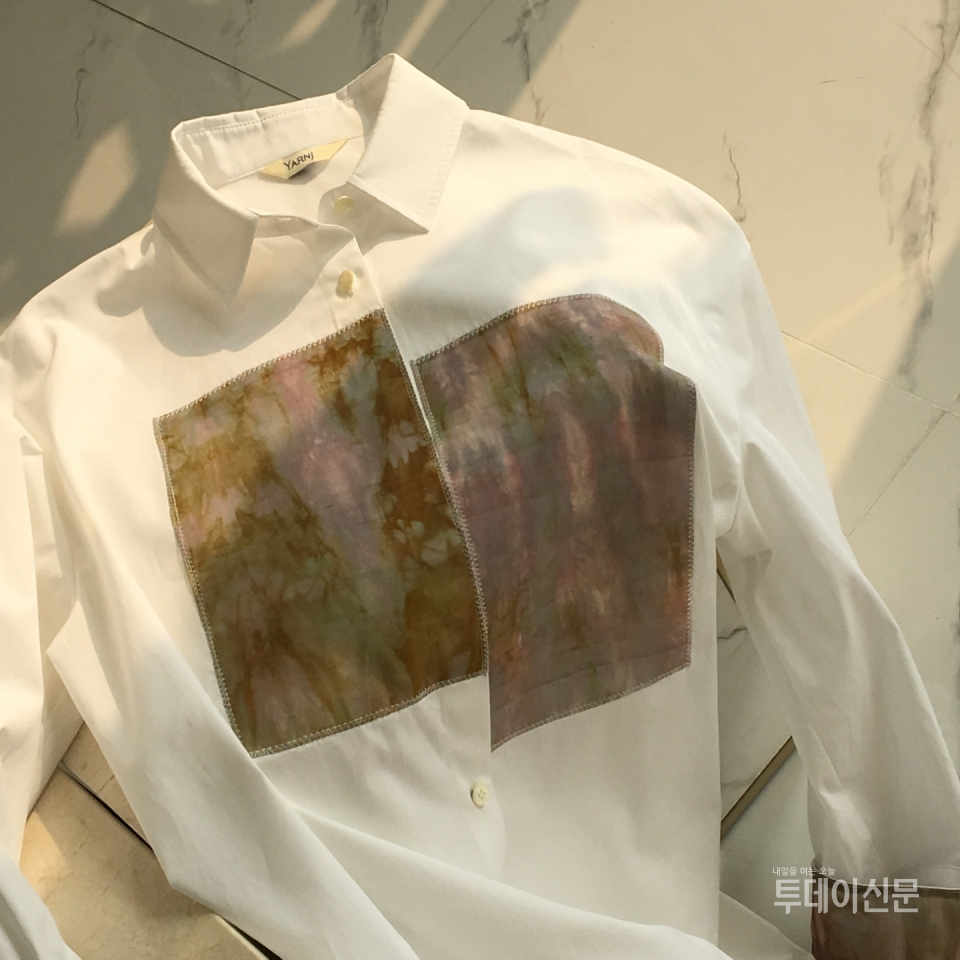 천연염색 소재를 활용한 얀제이의 셔츠 ⓒ얀제이