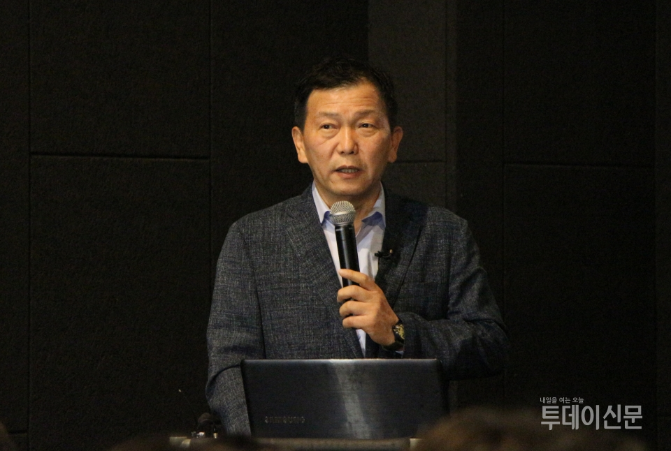 10일 서울 CGV강변에서 ‘20주년 CGV 영화산업 미디어포럼’에 참석한 서정 CGV 대표가 지난 20년간 CGV의 발자취와 향후 발전 전략을 발표하고 있다 ⓒ투데이신문