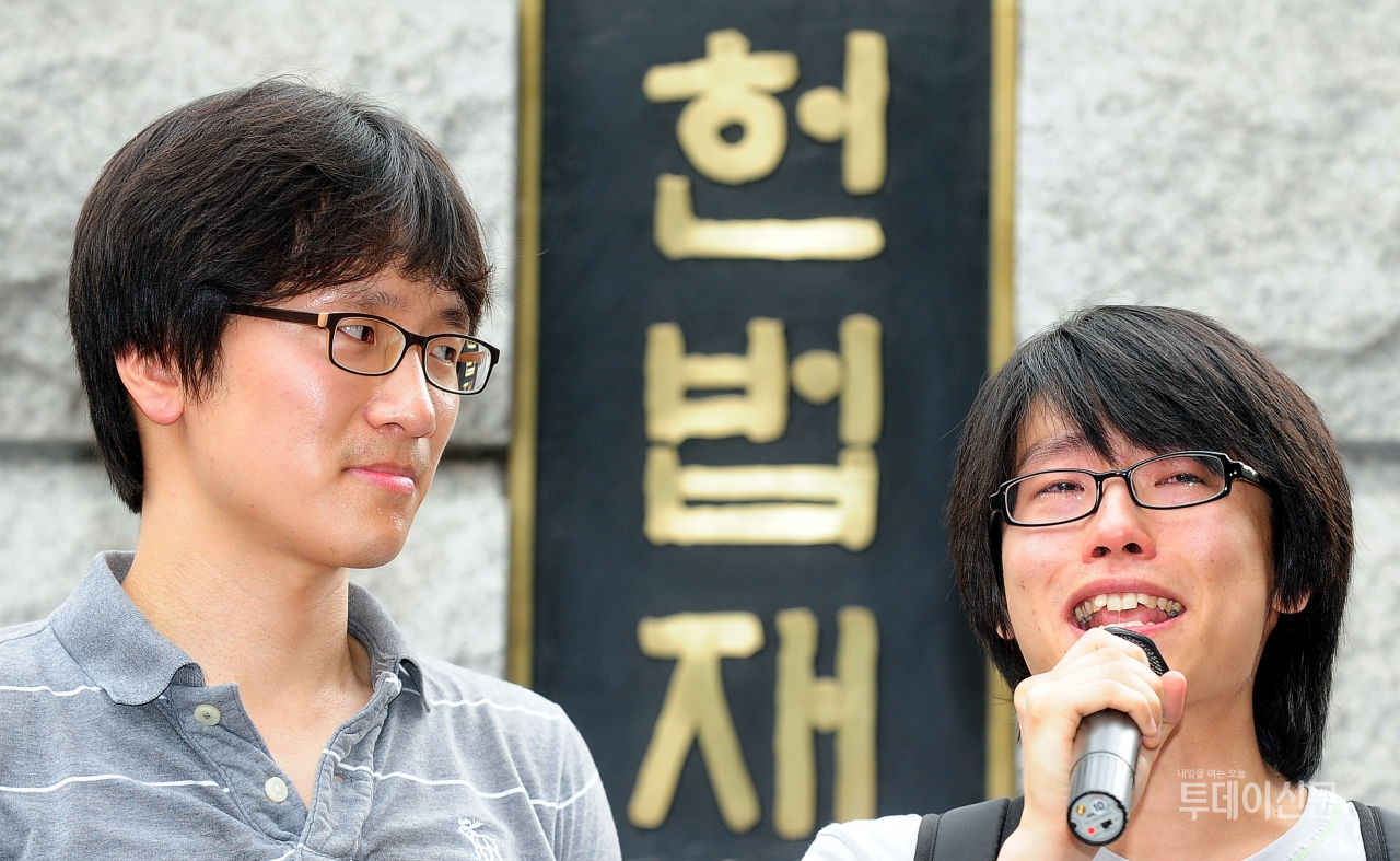 지난 2011년 8월 30일 ‘양심에 따른 병역거부권 실현과 대체복무제도 개선을 위한 연대회의’ 회원들이 서울 종로 헌법재판소 정문 앞에서 병역법에 대한 헌법재판소의 판단에 대한 기자회견을 가졌다 ⓒ뉴시스