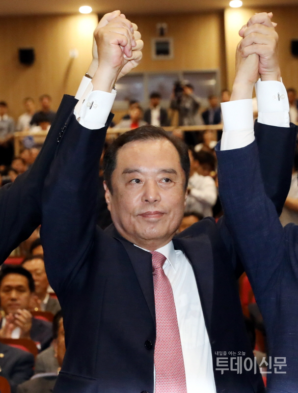 지난 7월 17일 서울 여의도 국회 의원회관에서 진행된 자유한국당 제2차 전국위원회에서 혁신비상대책위원장으로 선출된 김병준 비대위원장 ⓒ뉴시스