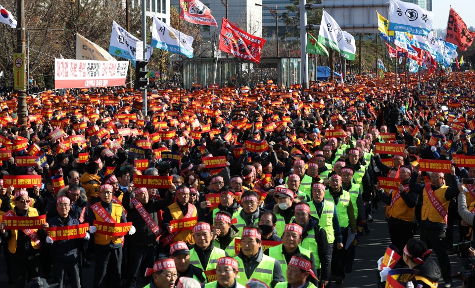 지난 22일 전국택시노동조합이 카카오 카풀을 반대하며 서울 여의도 국회 앞에서 제2차 택시 생존권 사수 결의대회를 가졌다 ⓒ뉴시스