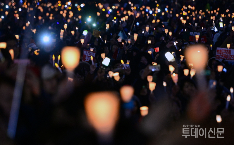 지난 2016년 11월 26일 서울 종로구 광화문광장에서 열린 제5차 범국민행동 촛불집회 모습 ⓒ뉴시스