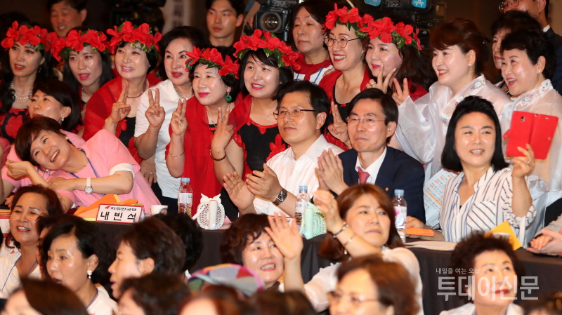 자유한국당 황교안 대표가 지난 26일 오후 서울 서초구 더케이호텔에서 열린 자유한국당 우먼 페스타에 참석하고 있다. ⓒ뉴시스