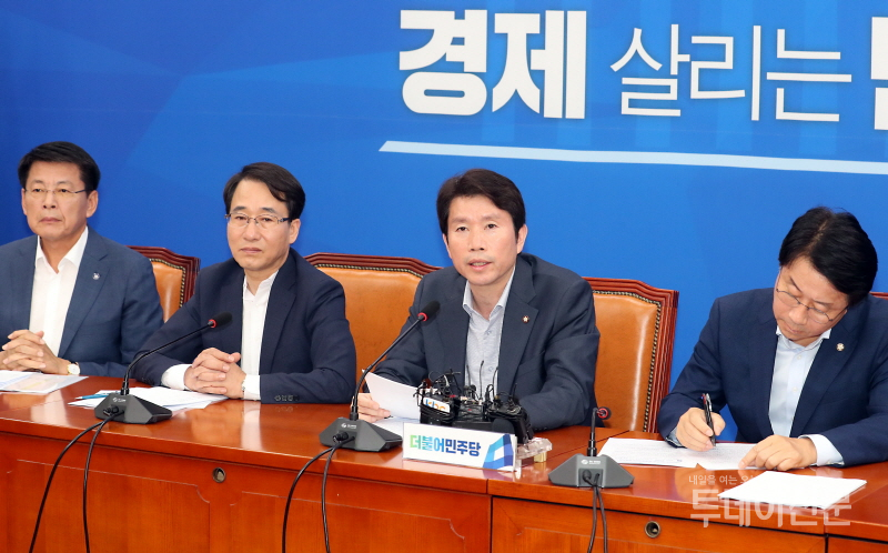 더불어민주당 이인영 원내대표가 9일 서울 여의도 국회에서 열린 원내대책회의에서 발언하고 있다. ⓒ뉴시스