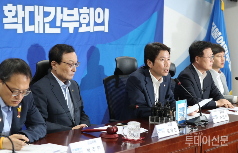 더불어민주당 이인영 원내대표가 31일 서울 여의도 국회 의원회관에서 열린 확대간부회의에서 발언하고 있다. ⓒ뉴시스
