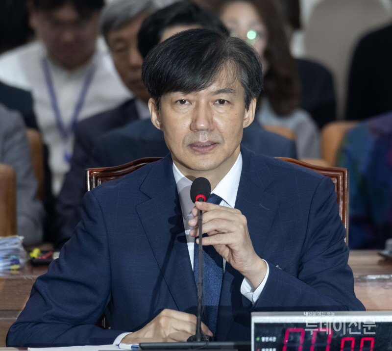 조국 법무부 장관 후보자가 6일 서울 여의고 국회에서 열린 인사청문회에 출석해 질의에 답하고 있다. ⓒ뉴시스