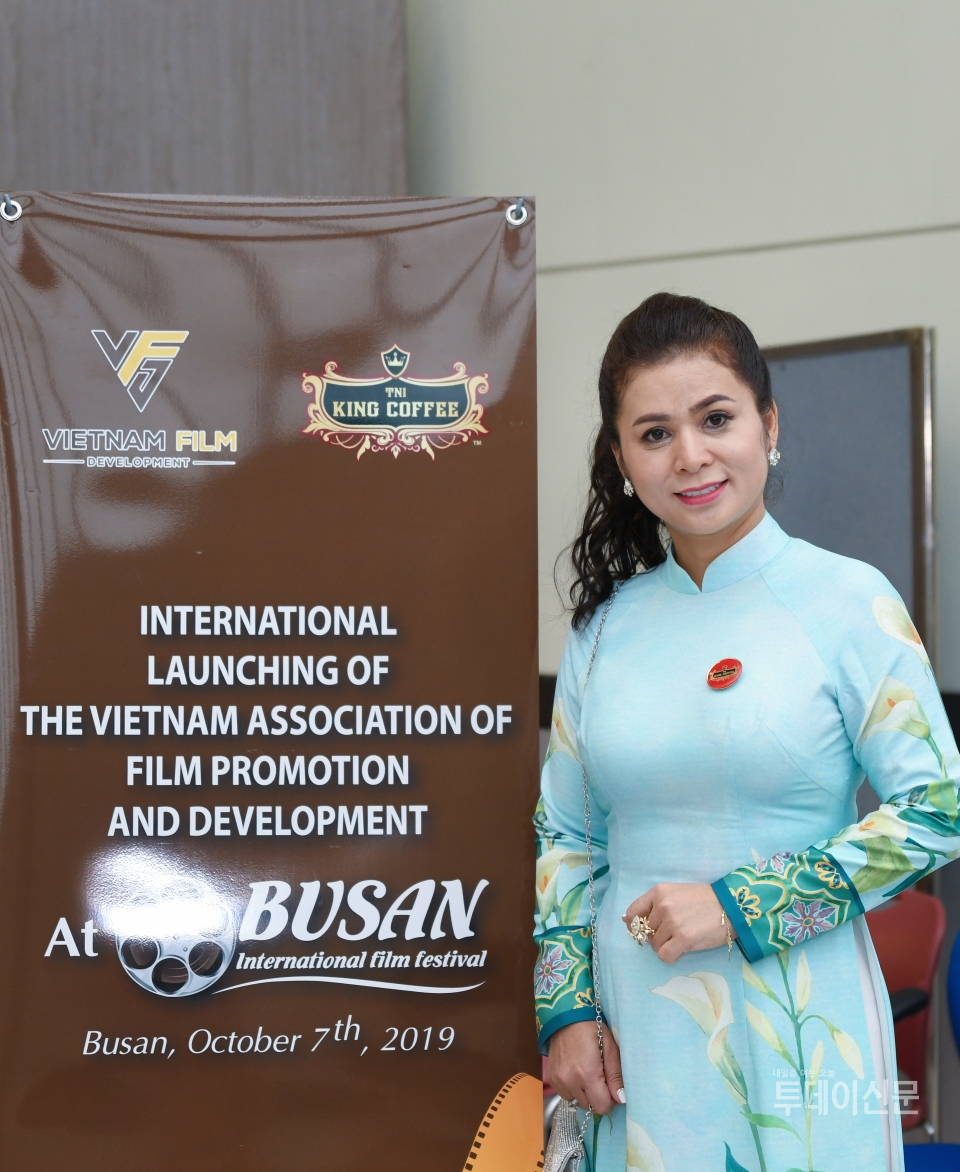 쭝웬(Trung Nguyen)의 공동 설립자이자 TNI(Trung Nguyen International)의 글로벌 CEO 레 황 디엡 타오(Le Hoang Diep Thao) 글로벌 대표가 VFDA(Vietnam Association of Film Promotion and Development)의 공식 후원을 통해 부산국제영화제 베트남 영화를 지원하기 위해 한국을 방문했다.