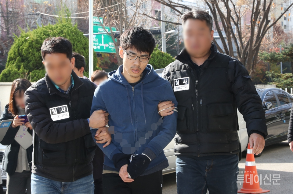 PC방 살인사건 피의자 김성수가 지난 2018년 11월 20일 서울 양천구 양천경찰서로 이송되고 있다. ⓒ뉴시스