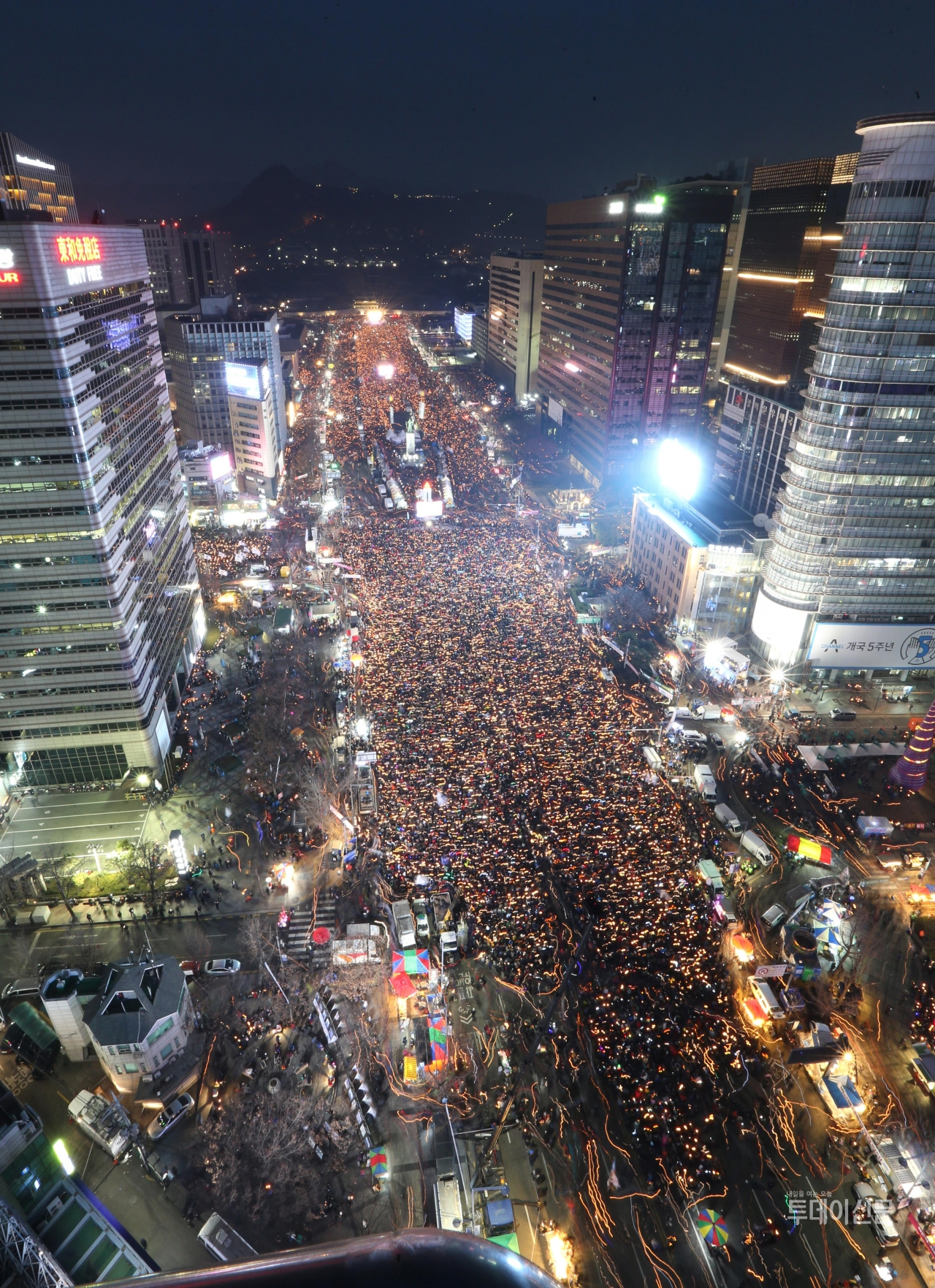 지난 2016년 12월 당시 박근혜 대통령의 퇴진을 촉구하는 시민들 ⓒ사진공동취재단