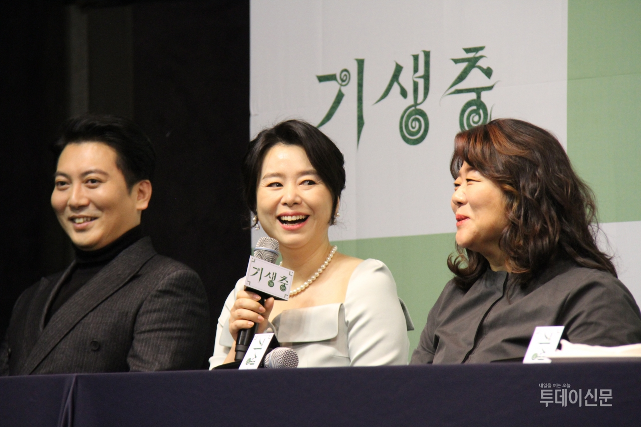 (왼쪽부터) 배우 박명훈, 배우 장혜진, 배우 이정은 ⓒ투데이신문