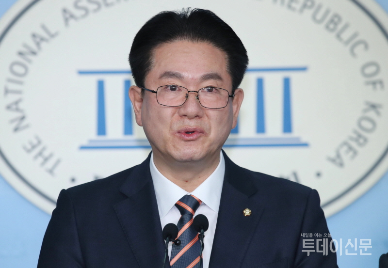 무소속 이동섭 의원이 21일 오후 서울 여의도 국회에서 기자회견을 열고 미래통합당 입당을 선언하고 있다. ⓒ뉴시스