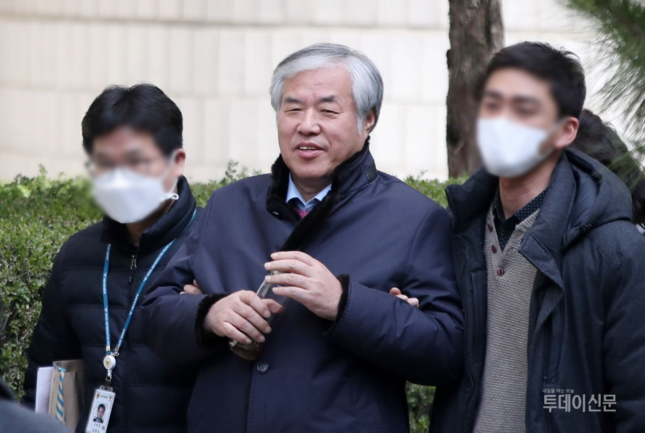 전광훈 목사가 지난 24일 서울중앙지방법원에서 피의자 영장실질심사를 마친 후 법정을 나서고 있다. ⓒ뉴시스