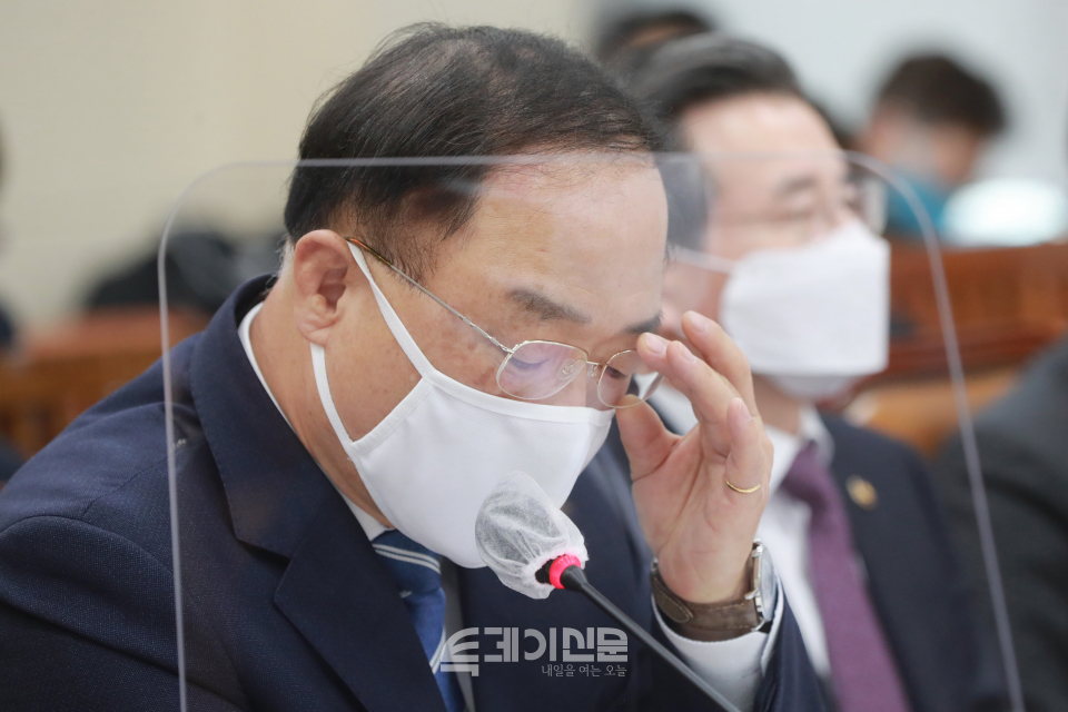 홍남기 부총리 겸 기획재정부 장관 ⓒ뉴시스