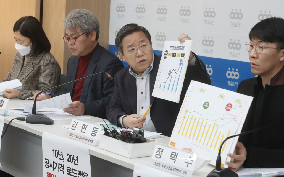 김헌동 경제정의실천시민연합(경실련) 부동산건설개혁본부 본부장이 11일 오전 서울 종로구에서 서울 아파트 시세·공시가격 정권별 분석결과 발표 기자회견에서 발언을 하고 있다.ⓒ뉴시스