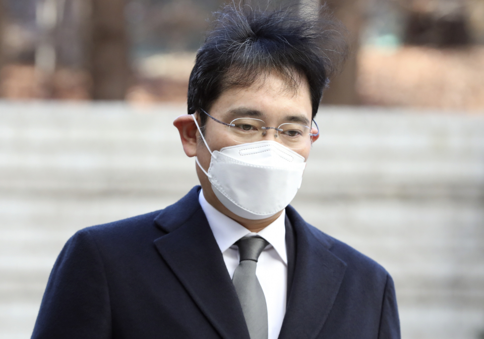 삼성전자 이재용 부회장이 30일 오후 서울고등법원에서 열린 국정농단 뇌물공여 혐의 파기환송심 결심공판에 출석했다 ⓒ뉴시스