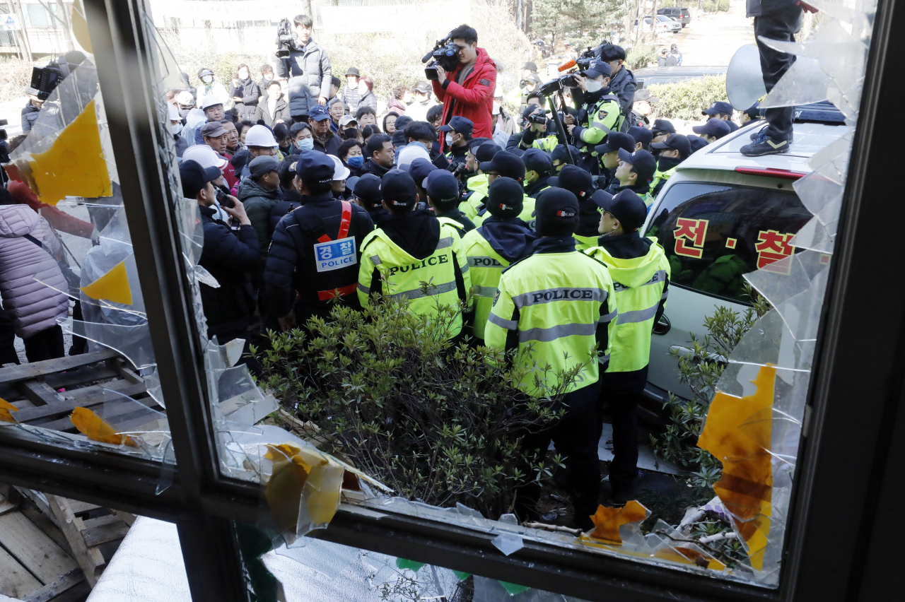 위 사진은 기사와 직접 관련 없음, 지난 2019년 3월 22일 서울 개포 주공1단지 종합상가의 명도 강제집행 현장 ⓒ뉴시스