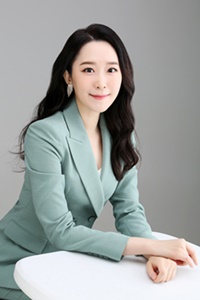 ▲ 최윤영 평론가·아나운서·공연 칼럼니스트-네이버 오디오클립 ‘최윤영의 Musical Pre:view 공연을 말하다’ 크리에이터-클래식, 콘서트 등 문화예술공연 전문 MC- 미디어 트레이닝 및 인터뷰, 스피치 커뮤니케이션 전문 강사- 인천국제공항 아나운서, 경인방송 FM 리포터