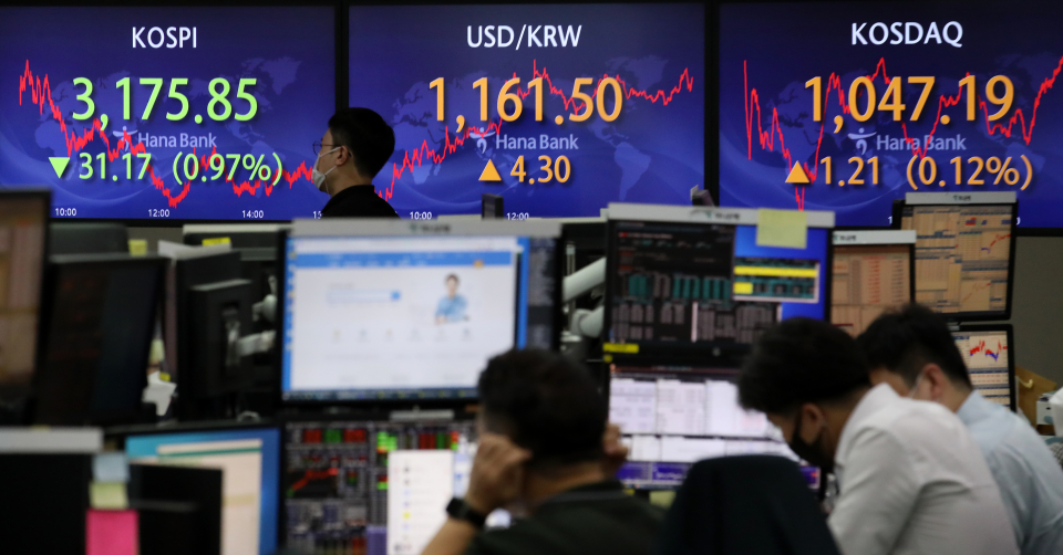 2일 코스피가 전 거래일(3207.02원)보다 31.17%P(0.97%) 내린 3175.85원에 마감했다. ⓒ뉴시스