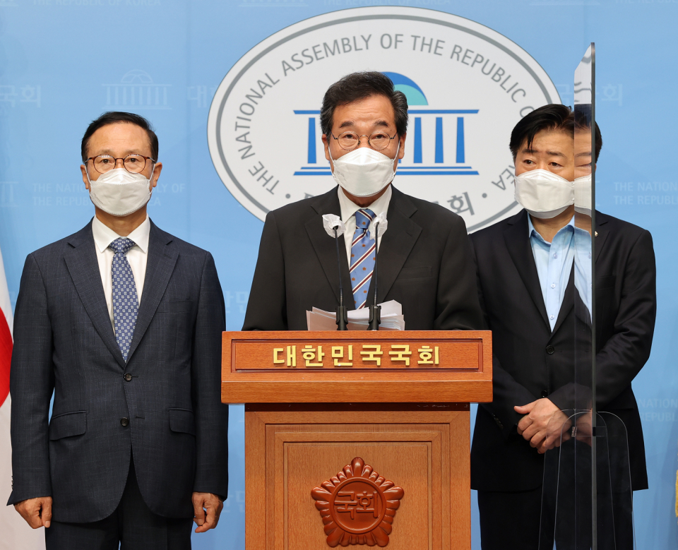 이낙연 더불어민주당 대선 경선 후보가 6일 서울 여의도 국회 소통관에서 기자회견을 열고 신복지 공약 8대 분야 120대 과제 발표를하고 있다. ©뉴시스