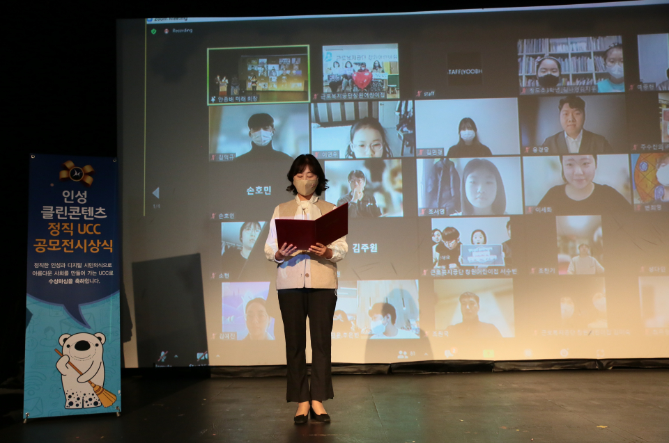 투데이신문 박애경 대표 수여 장면