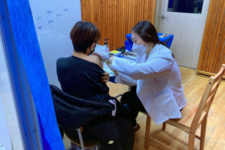 서울시 한 보건소가 진행한 찾아가는 예방접종 현장. 위 사진은 기사와 직접 관련 없음. ⓒ뉴시스