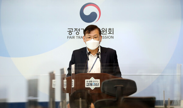 공정거래위원회 안남신 기술유용감시팀장이 3일 오전 정부세종청사에서 하도급 업체의 기술자료를 유용한 LS엠트론에 대한 제재 내용을 발표했다. [사진제공=뉴시스]