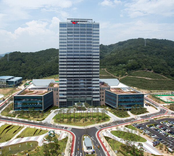 경상북도 김천 혁신도시에 있는 한국도로공사 본사 사옥. [사진제공=뉴시스]