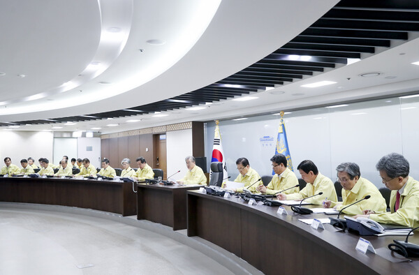 문재인 대통령이 지난 2019년 5월 29일 국가위기관리센터에서 열린 2019년 을지태극 국가안전보장회의(NSC) 회의를 주재하고 있다. [사진제공=뉴시스]