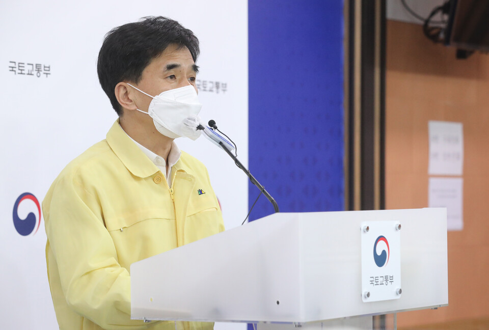 국토교통부 권혁진 건설정책국장이 28일 정부세종청사에서 화정아이파크 붕괴사고 재발 방지를 위한 부실시공 근절 방안을 발표하고 있다. [사진제공=뉴시스]