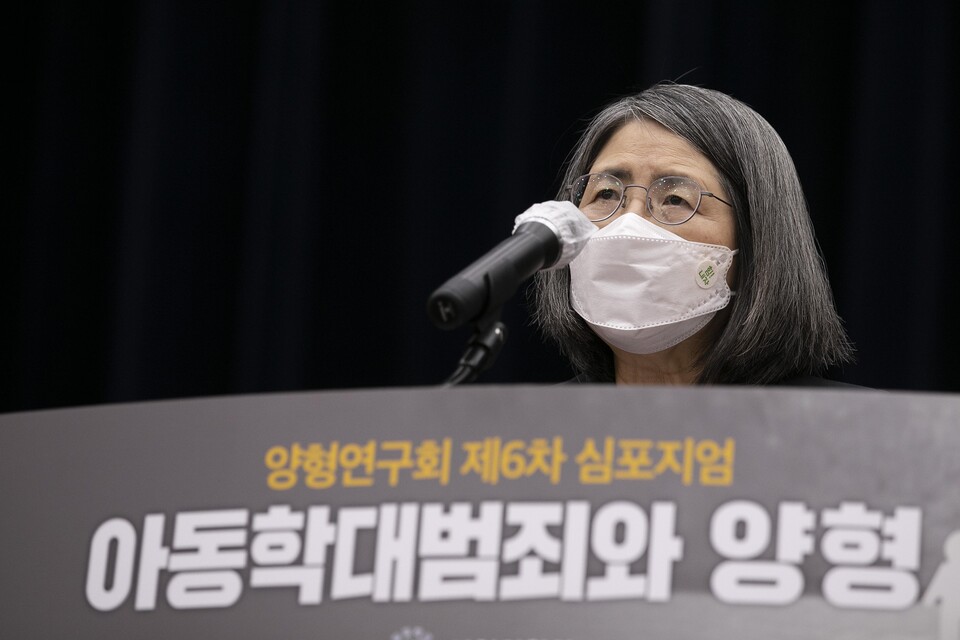 양형위원회 김영란 위원장이 지난해 6월 서울 서초구 대법원에서 열린 대법원 양형위원회 산하 양형연구회의 제6차 심포지엄 ‘아동학대범죄와 양형’ 심포지엄에 참석했다. [사진제공=뉴시스]