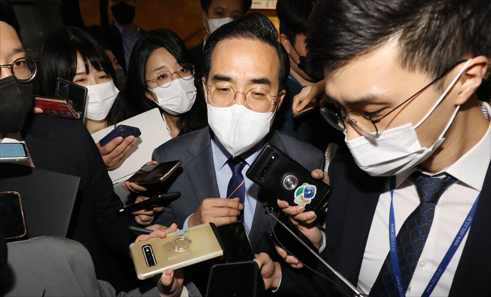 박홍근 더불어민주당 원내대표가 22일 오전 서울 여의도 국회에서 비공개로 열린 더불어민주당 의원총회에 참석하고 있다. [사진제공=뉴시스]