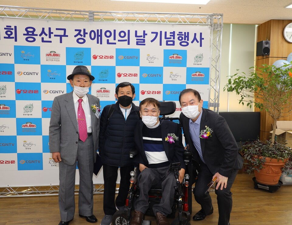 김철식 더불어민주당 용산구청장 후보(오른쪽 끝) ⓒ투데이신문