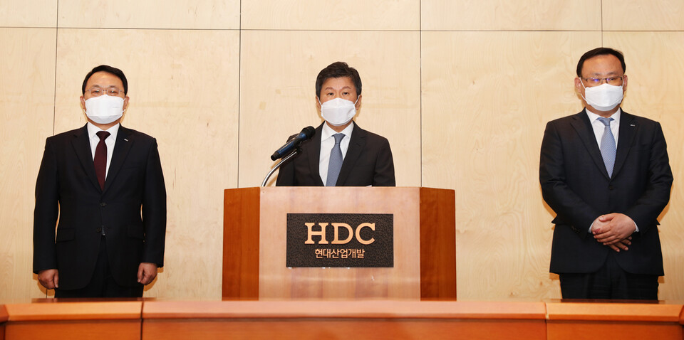 HDC 정몽규 회장은 4일 서울시 용산구 HDC현대산업개발 사옥에서 열린 기자회견에서 광주 화정동 아이파크 붕괴사고에 대한 추가대책을 밝혔다. [사진제공=HDC현대산업개발]