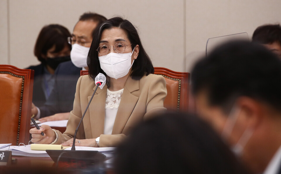 김현숙 여성가족부 장관 후보자가 11일 오전 국회에서 열린 인사청문회에서 의원들의 질문에 답변하고 있다. [사진제공=뉴시스]