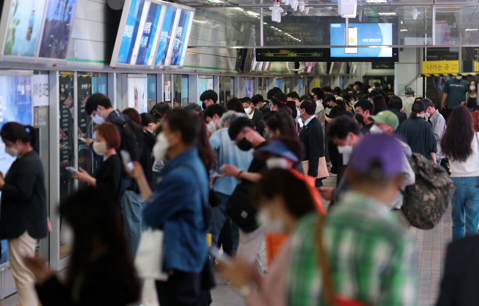 서울 지하철 강남역 승강장 모습. [사진제공=뉴시스]