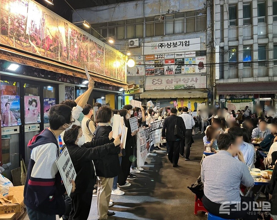 을지OB베어 투쟁 선포 피켓 시위. ⓒ투데이신문