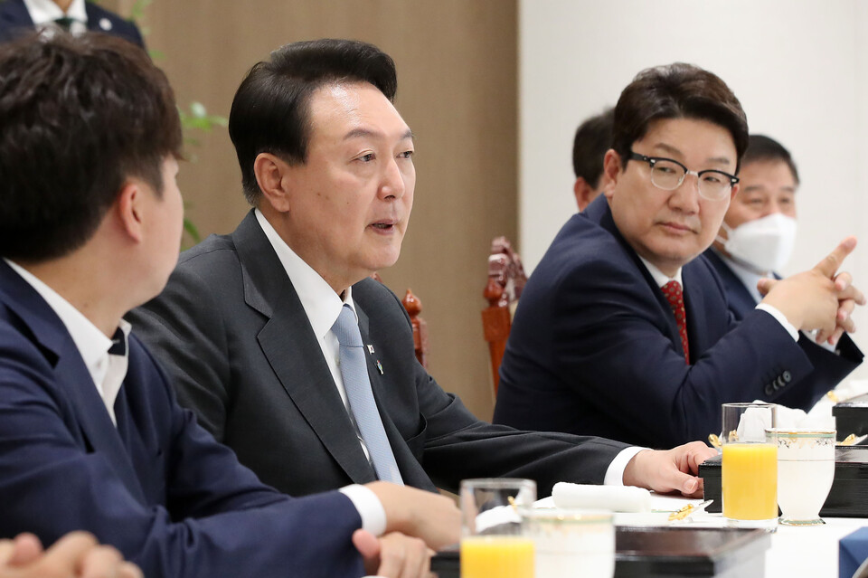 윤석열 대통령이 10일 서울 용산 대통령실 청사 대접견실에서 열린 국민의힘 지도부 초청 오찬 간담회에서 발언하고 있다. [사진제공=뉴시스]