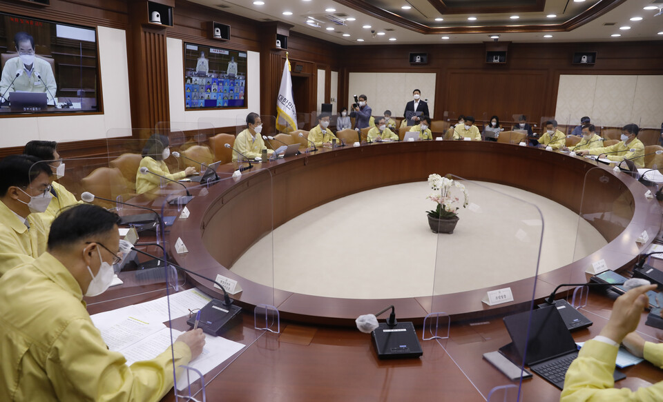 코로나19 중앙재난안전대책본부 회의가 지난 10일 정부서울청사에서 열렸다. [사진제공-뉴시스]