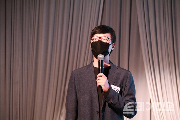 15일 오후 KBIZ중소기업중앙회 중소기업DMC타워(2층) DMC홀에서 진행된 제1회 청년플러스포럼 ‘지속가능한 ESG분야 청년 스타트업 활성화 방안’에서 MYSC 김정태 대표가 ‘스타트업 활성화를 위한 대기업의 ESG 경영전략과 투자사의 ESG 투자전략’에 대해 발표를 진행하고 있다. ⓒ투데이신문 