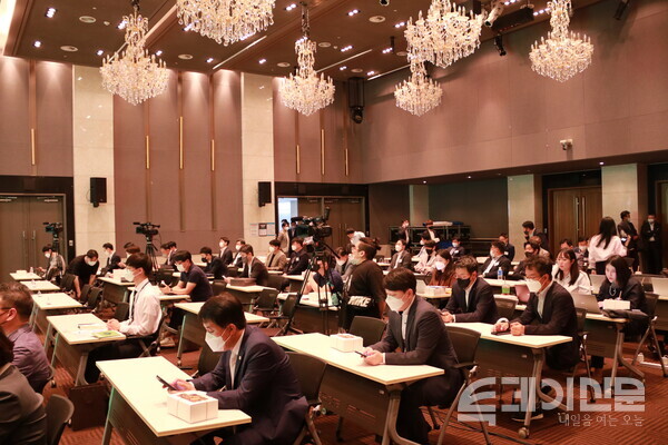 15일 오후 KBIZ중소기업중앙회 중소기업DMC타워(2층) DMC홀에서&nbsp; 제1회 청년플러스포럼 ‘지속가능한 ESG분야 청년 스타트업 활성화 방안’ 청년플러스 포럼이 진행됐다.&nbsp; ⓒ투데이신문<br>