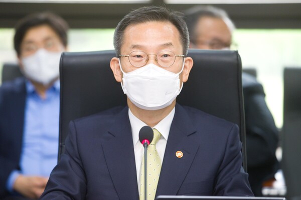 지난 5월 반도체 인력양성 간담회에 참석한 과학기술정보통신부 이종호 장관 [사진제공=뉴시스]