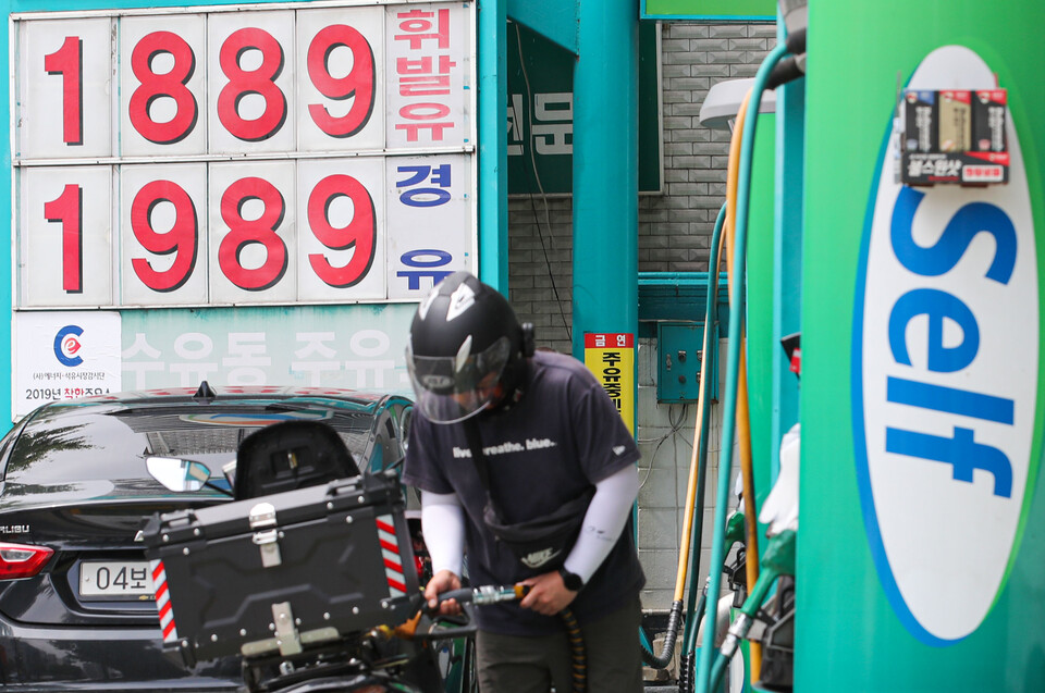 지난 22일 서울 시내 한 주유소에 유가정보가 표시돼 있다. [사진제공=뉴시스]