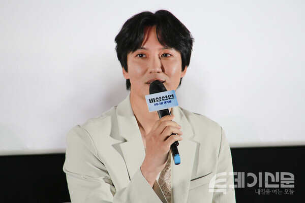 영화 &lt;비상선언&gt; 기자간담회에서 배우 김남길이 영화에 참여한 소감을 말하고 있다. ⓒ투데이신문