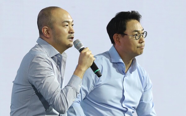 재계 연봉 1, 2위에 오른 조수용, 여민수 카카오 전 공동대표 [사진제공=뉴시스]