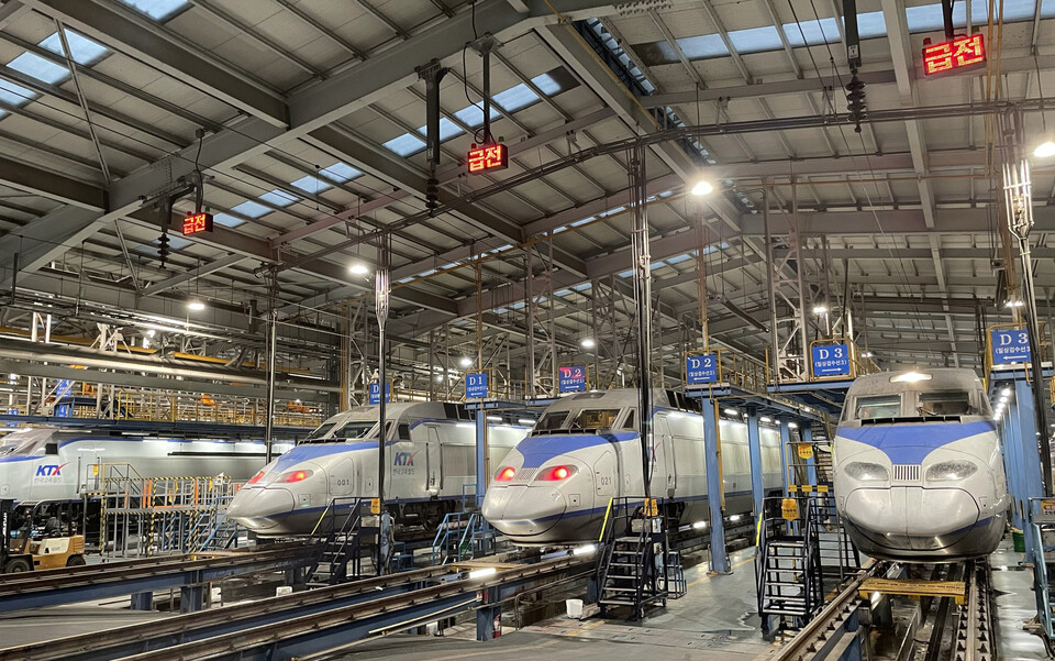 한국철도공사는 오는 6일까지 ‘추석 대수송 철도차량 집중점검 기간’으로 정하고 차량정비에 총력을 기울이고 있다. [사진제공=한국철도공사]