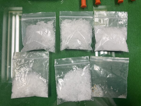 마약 사범들로부터 압수한 필로폰 [사진출처=뉴시스/제주경찰청]