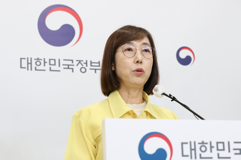백경란 질병관리청장이 2022-2023년 동절기 코로나19 백신 추가접종 계획 등을 발표하고 있다. [사진제공=뉴시스]