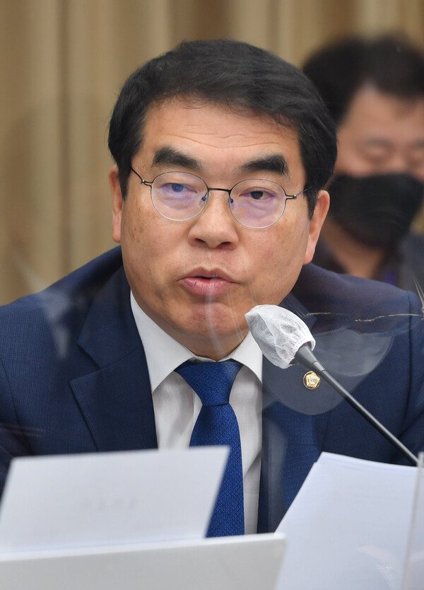 정부광주지방합동청사에서 더불어민주당 양기대 의원이 질의하고 있다. [사진제공=뉴시스]